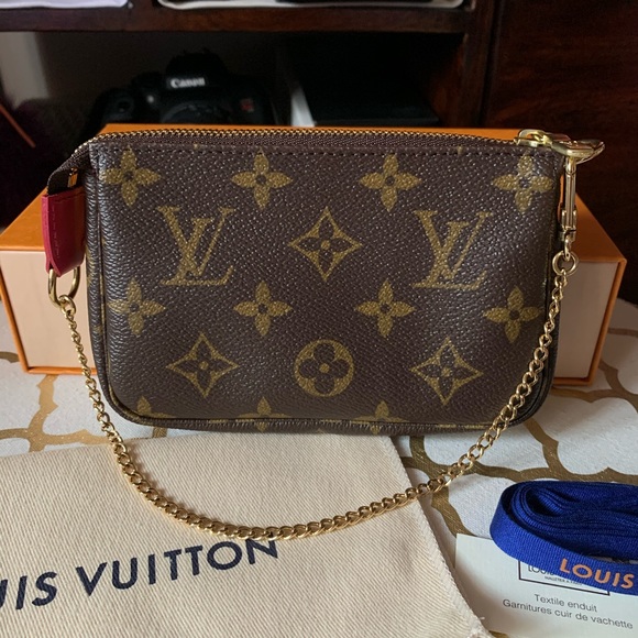 Louis Vuitton Mini Pochette Accessoires Monogram - Picture 3 of 3